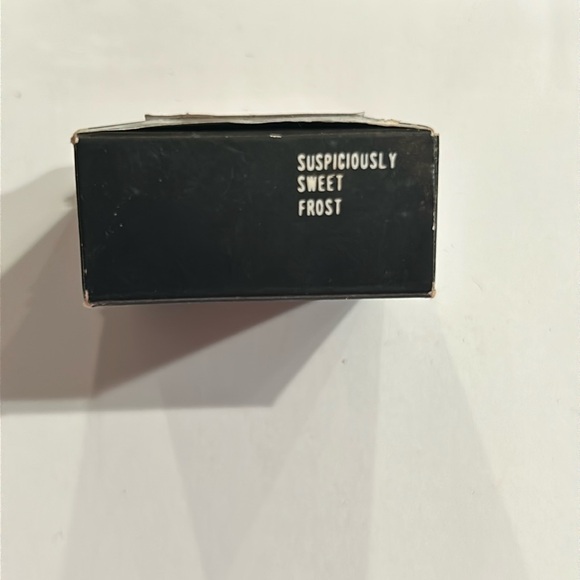 NIB MAC single eyeshadow MAC Eye Shadow SUSPICIOUSLY SWEET FROST - Picture 3 of 5